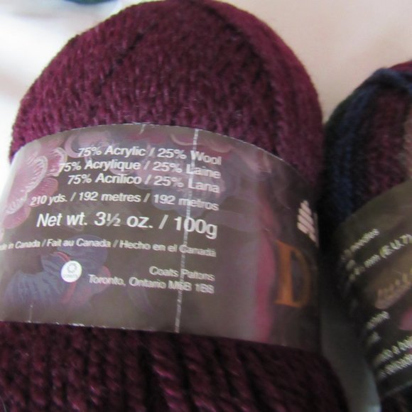 ot of 2 balls Patons Decor Yarn, WOOL-ACRYLIC - Picture 2 of 3